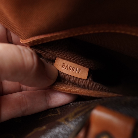 Louis Vuitton Monogram Alma - Picture 7 of 16